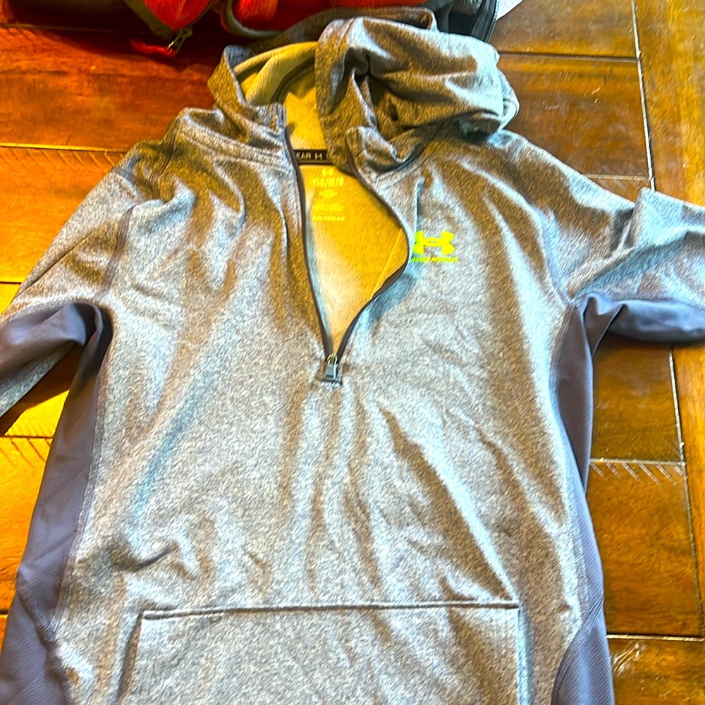 Under armour boys large light hoodie